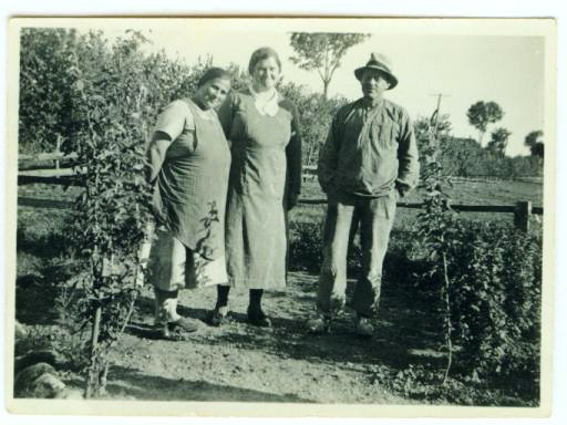 1936-06 Karl, Emma og Sofie a
Bagsidetekst se næste kort
Nøgleord: emma_andersen;karl_rasmussen;sofie_rasmussen