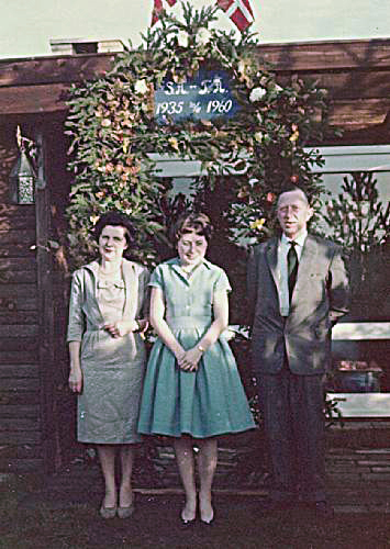 1960 Thorvald og Sigrid med datteren Bodil - sølvbryllup 
Nøgleord: thorvald_andersen;sigrid_kristiansen;bodil_andersen