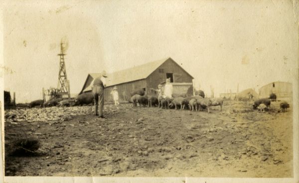 1922? Jens Kjeldsens grisefold, Ruskin, Nebraska
Venner eller bekendte
Nøgleord: Ruskin;Nebraska;USA;jens_kjeldsen