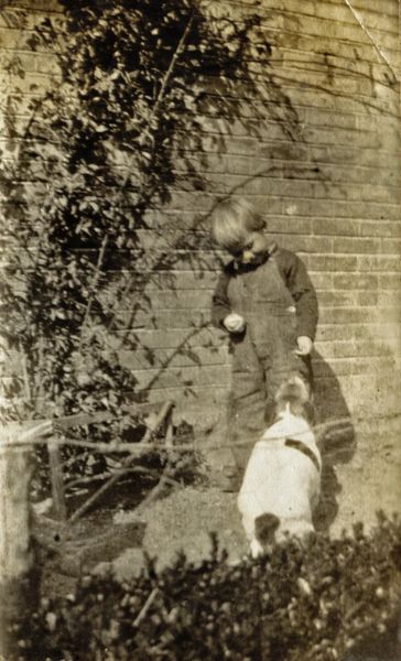 1932? Margret og den tykke hund i Bovense
Nøgleord: Bovense;margret_rasmussen