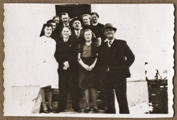 1941-03-30 Verners konfirmation
Se næste billede
Nøgleord: Trunderup;viola_rasmussen;verner_rasmussen;margret_rasmussen;thorvald_nielsen;ellen_christensen;karl_rasmussen;magna_kristensen;sofie_rasmussen;gunnar_nielsen