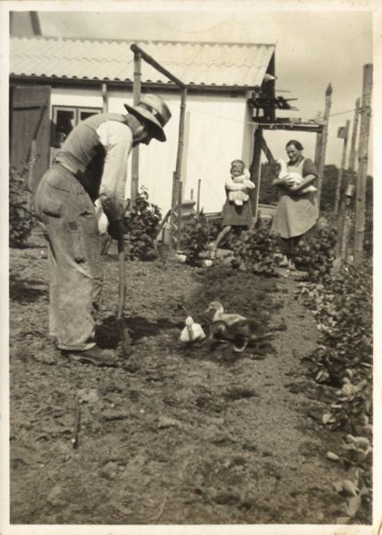 1937? Der graves for ællinger
Karl og Emma
Nøgleord: karl_rasmussen;emma_andersen;Trunderup