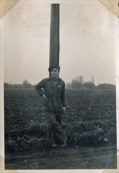 1938? Ved Kissendrup Elværk, en af Leos kolleger
Nøgleord: kissendrup elværk