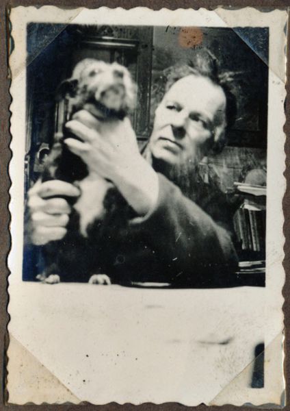 1941-03 Anton Pliniussen og hund i Kissendrup
Nøgleord: anton pliniussen