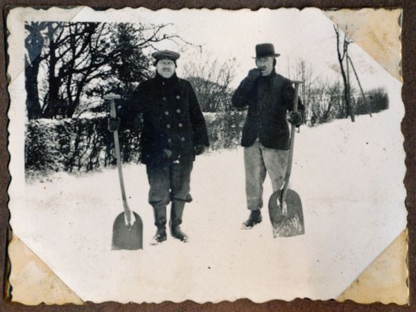 1941-03 Karl og en mand skovler sne
Nøgleord: karl_rasmussen