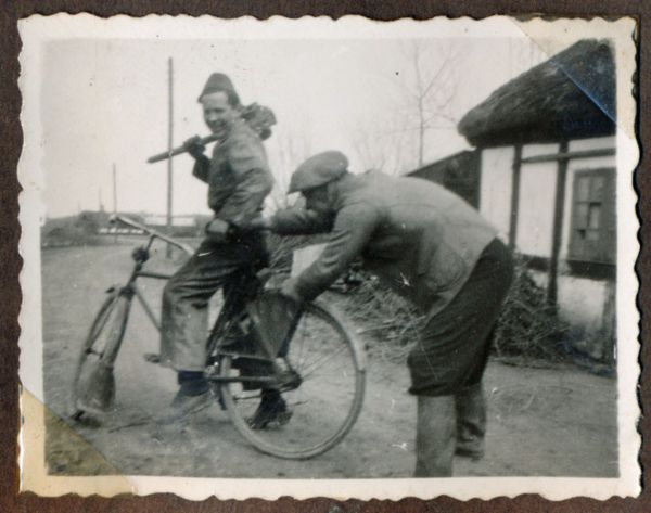 1941-04 "Plinius" og Kaj i Kissendrup
Nøgleord: anton pliniussen