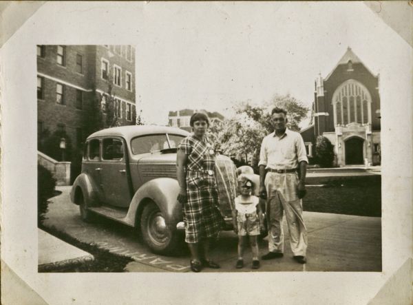 1936? Hans Henry Brandt, Martha Kirstine Christensen og Jerome Keith Brandt
Hans er Karls søsters søn.
(tekst bagside se næste billede)
Nøgleord: USA;hans_brandt;martha_christensen;jerome_brandt