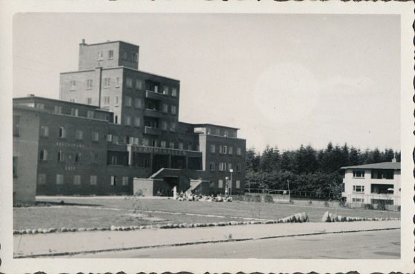 1941 - Cykelferie i Jylland
Billedtekst: "Fra Vejle, ferien 1941"
