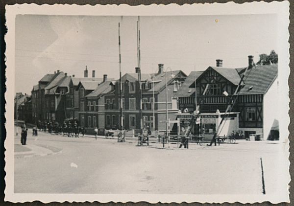 1941 Nyborg
Billedtekst: "Fra Nyborg, 1941" (En tysk deling til hest?)
