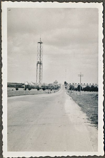 1941 Odinstårnet på Bolbro Bakke i Odense
Odinstårnet opført 1935 af resterende materialer fra Lillebæltsbroen, sprængt af danske nazister i 1944.
