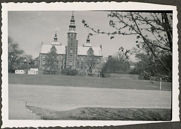 1942? Rosenborg, Købehavn
Billedtekst: "Rosenborg"
