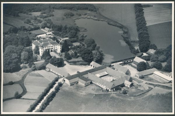 1942? Sandholt Slot, Vester Hæsinge 
