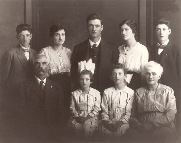 1920 ? Familien Clabaugh
Nøgleord: arza_elbra_ jr._clabaugh;arza_elbra_clabaugh;ada_clabaugh;alice_clabaugh;eleonor_clabaugh;eunice_clabaugh;harry_clabaugh;ira_clabaugh;eleonor_drain