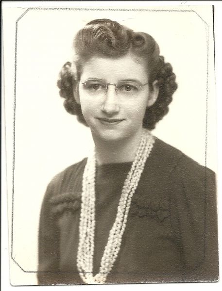 1944 Darlene May Brandt-Pedersen 
Graduation Picture
Nøgleord: darlene_brandt_pedersen;USA