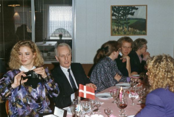 1990 
Fra venstre Karin (Signes datter), Frands (Arne Bertelsens svigersøn), Conni (Magnas datter), Aage (Ebbas søn)
Nøgleord: karin_bang;conni_rasmussen;aage_bertelsen