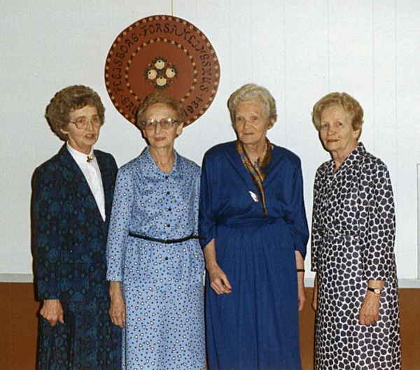 1990 Magna, Ebba, Rosa og Dagny
4 søstre 
Nøgleord: magna_kristensen;ebba_kristensen;rosa_kristensen;dagny_kristensen