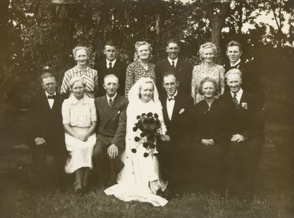 1944, 30. juli Magna og Leos bryllup i Krogstrup
