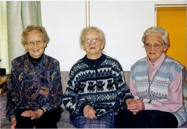 2000? Ebba, Olga og Rosa
Nøgleord: ebba_kristensen;olga_kristensen;rosa_kristensen